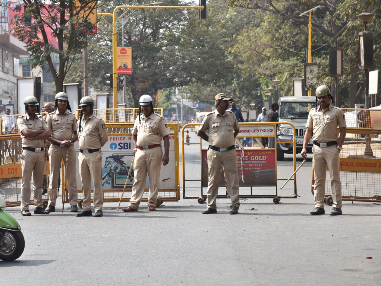 मुंबई पुण्यासह कोकण किनारपट्टीवर 'हाय अलर्ट'
