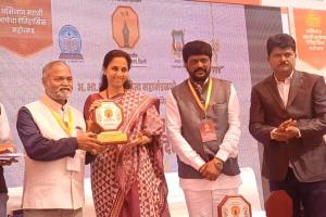 Supriya Sule | राजकारणी आणि साहित्यिक यांची लढाई झालीच  पाहिजे : खा. सुप्रिया सुळे